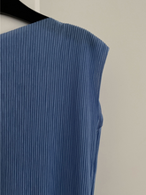 Load image into Gallery viewer, Pleats Sleeveless Top
